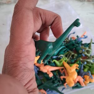 GARDEN MINIATURES -- DINOSAURS