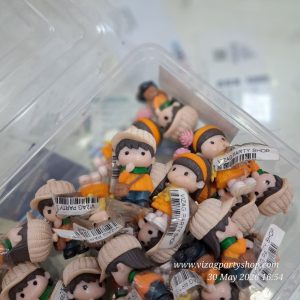 GARDEN MINIATURES — COUPLE VACATION 92 123