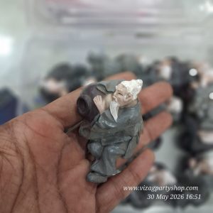 GARDEN MINIATURES — LAYING MAN 392 PY56